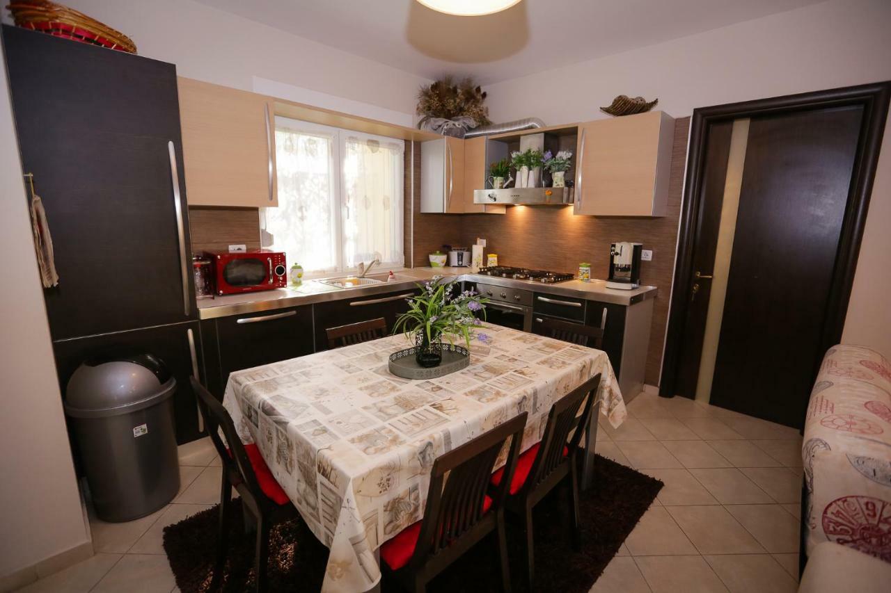 Pine-Tree Apt W/ Private Garden 50 M From The Sea Golem  Ngoại thất bức ảnh
