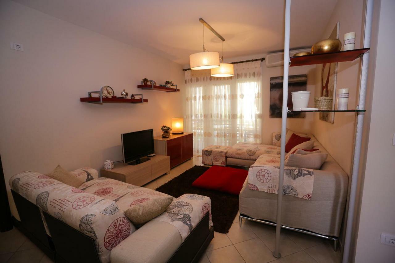Pine-Tree Apt W/ Private Garden 50 M From The Sea Golem  Ngoại thất bức ảnh