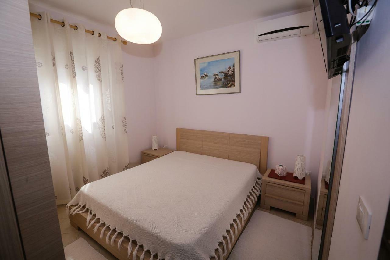Pine-Tree Apt W/ Private Garden 50 M From The Sea Golem  Ngoại thất bức ảnh