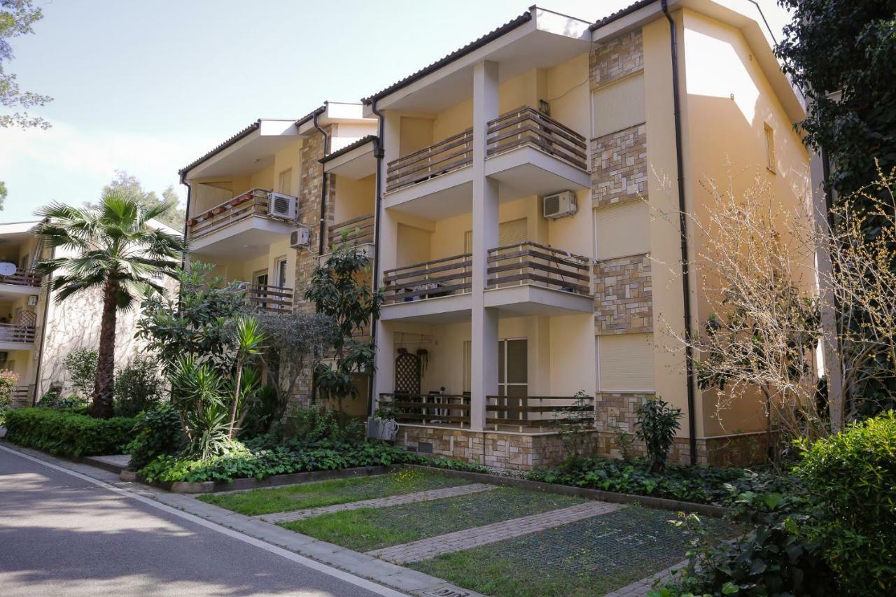 Pine-Tree Apt W/ Private Garden 50 M From The Sea Golem  Ngoại thất bức ảnh