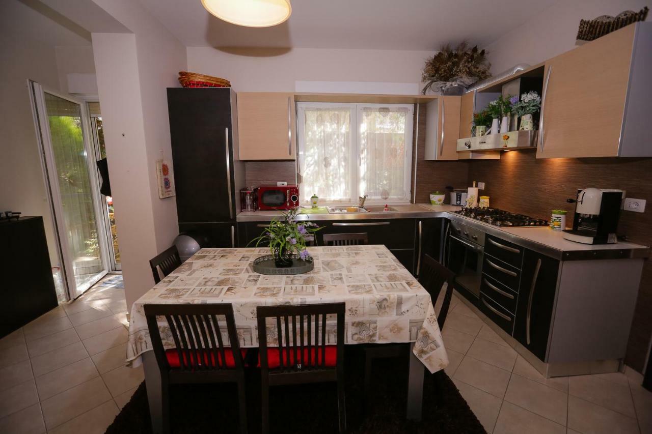 Pine-Tree Apt W/ Private Garden 50 M From The Sea Golem  Ngoại thất bức ảnh