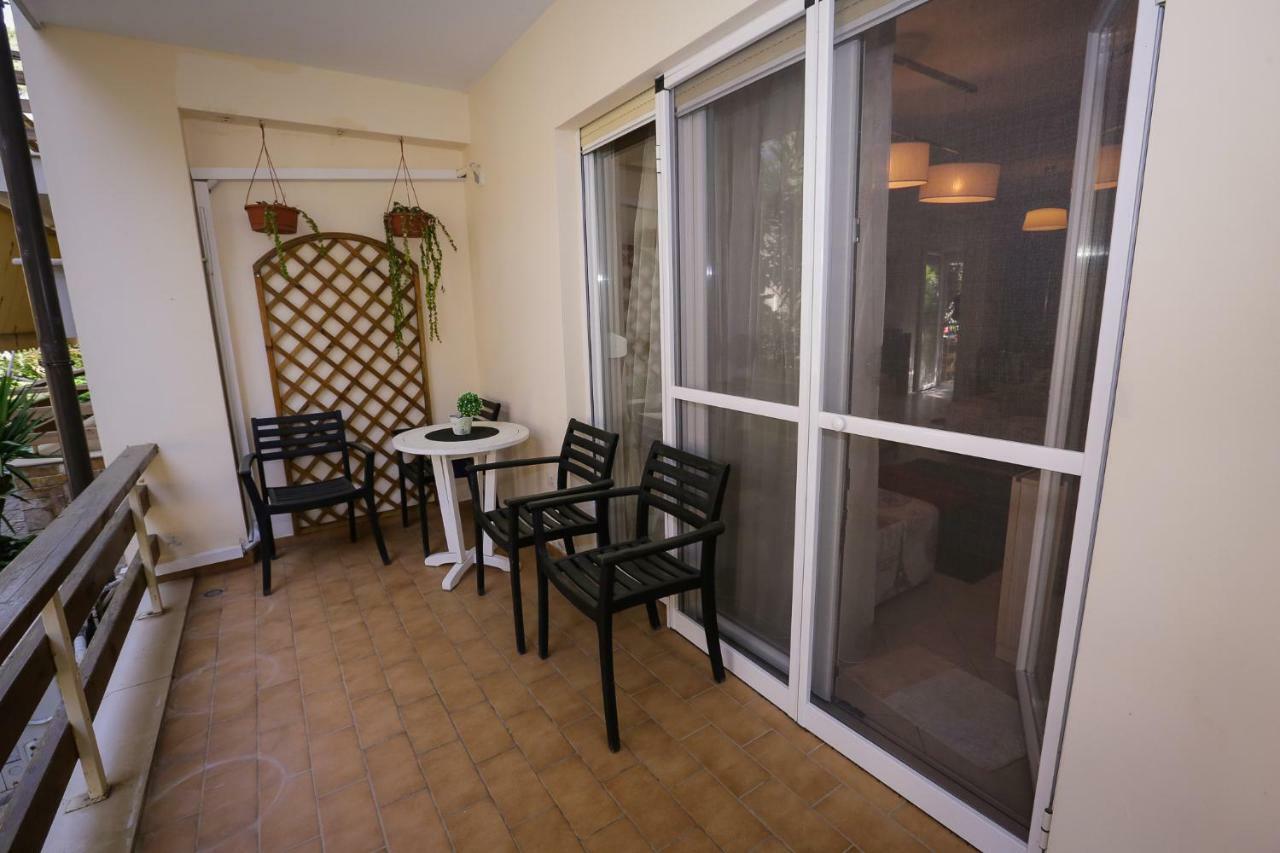 Pine-Tree Apt W/ Private Garden 50 M From The Sea Golem  Ngoại thất bức ảnh