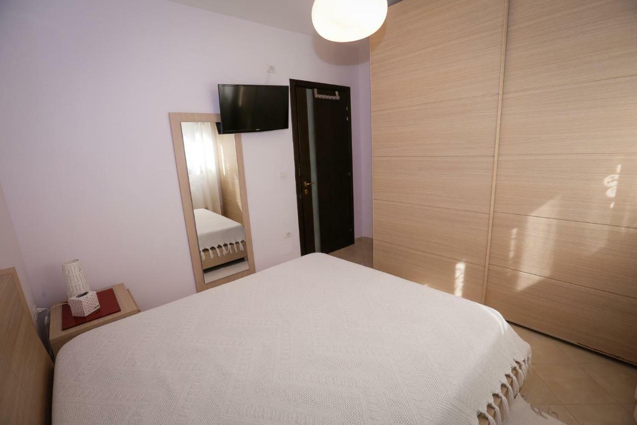 Pine-Tree Apt W/ Private Garden 50 M From The Sea Golem  Ngoại thất bức ảnh
